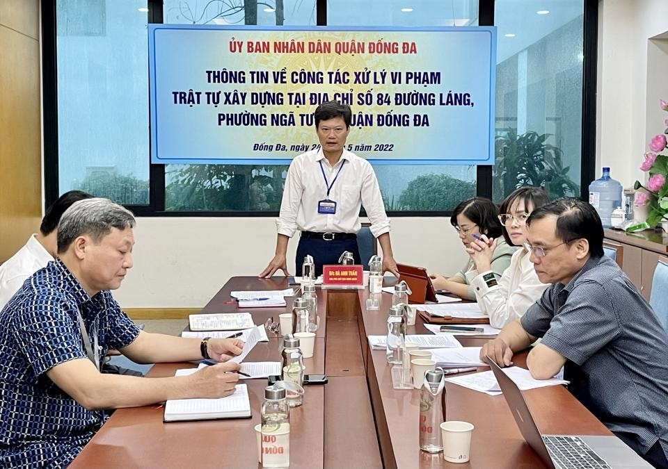 ha noi chot thoi han pha do nha cao tang khong phep so 84 duong lang hinh 1