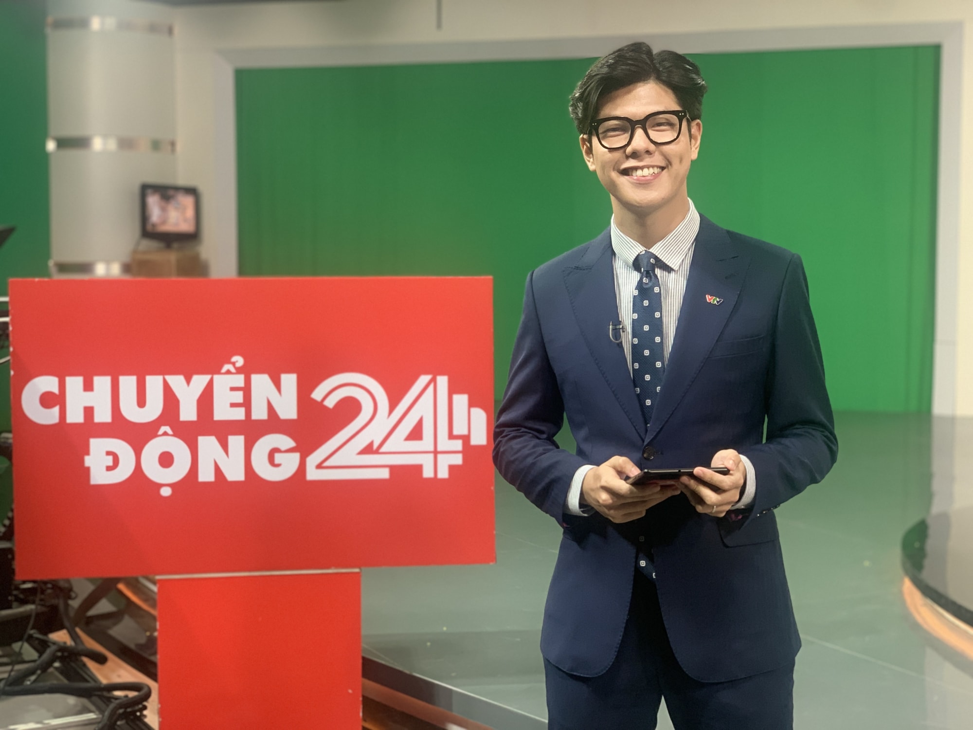 btv manh cuong cong viec lam truyen hinh cho toi mot tuoi tre khong xo chan vao gam ban hinh 1