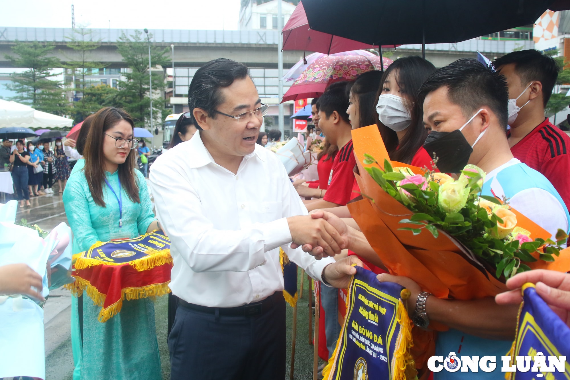 khai mac giai bong da cong nhan vien chuc lao dong cup bao lao dong thu do lan thu vii nam 2022 hinh 9