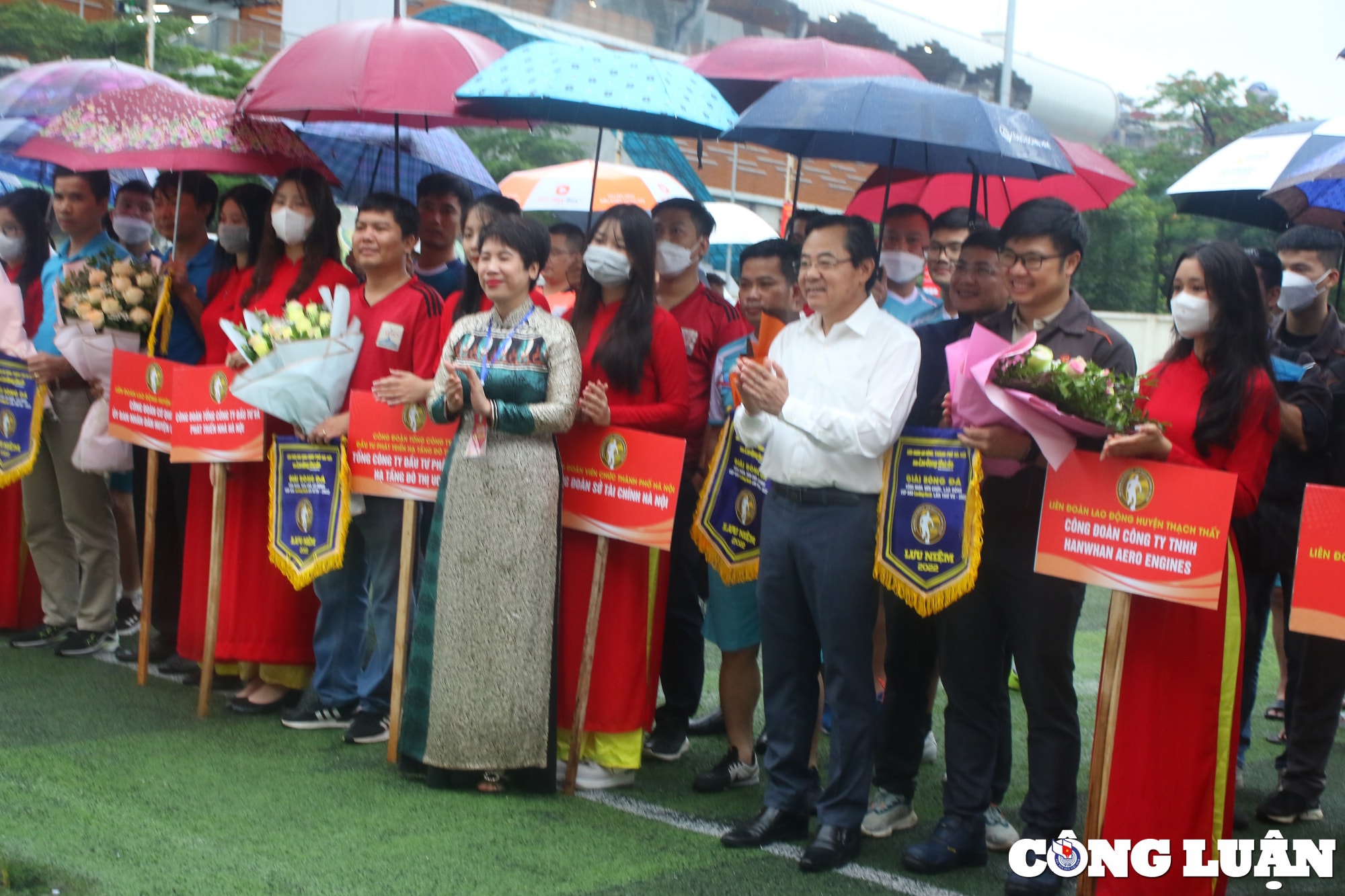 khai mac giai bong da cong nhan vien chuc lao dong cup bao lao dong thu do lan thu vii nam 2022 hinh 8