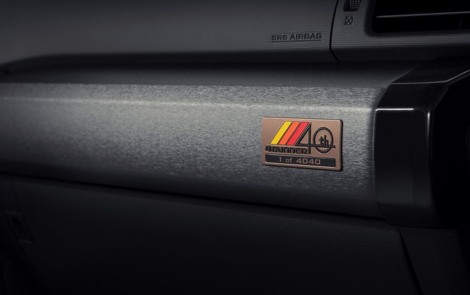 ngam mau xe toyota 4runner phien ban 40th anniversary edition hinh 7