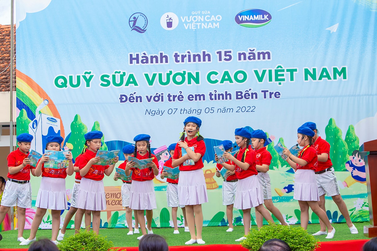 quy sua vuon cao viet nam va vinamilk trao tang 19 trieu ly sua cho 21000 tre em trong nam 2022 hinh 3
