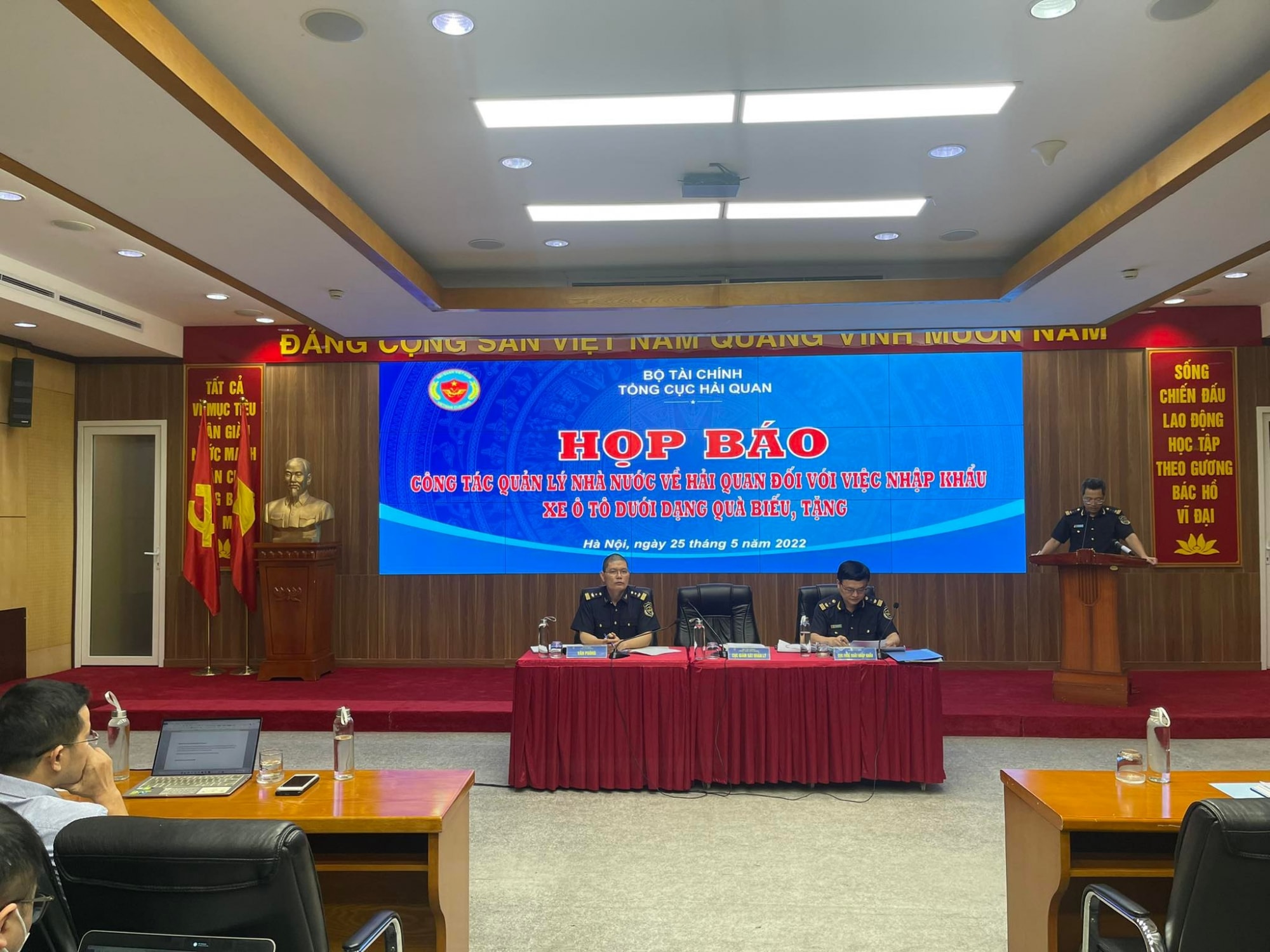 vu o to nhap khau dang bieu tang co nghi van tron thue hai quan khang dinh khong bao che hinh 1