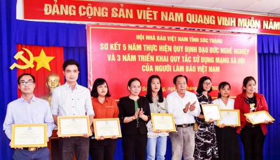 phat huy vai tro nhiem vu gop phan ngan chan day lui su suy thoai ve tu tuong chinh tri dao duc loi song hinh 1