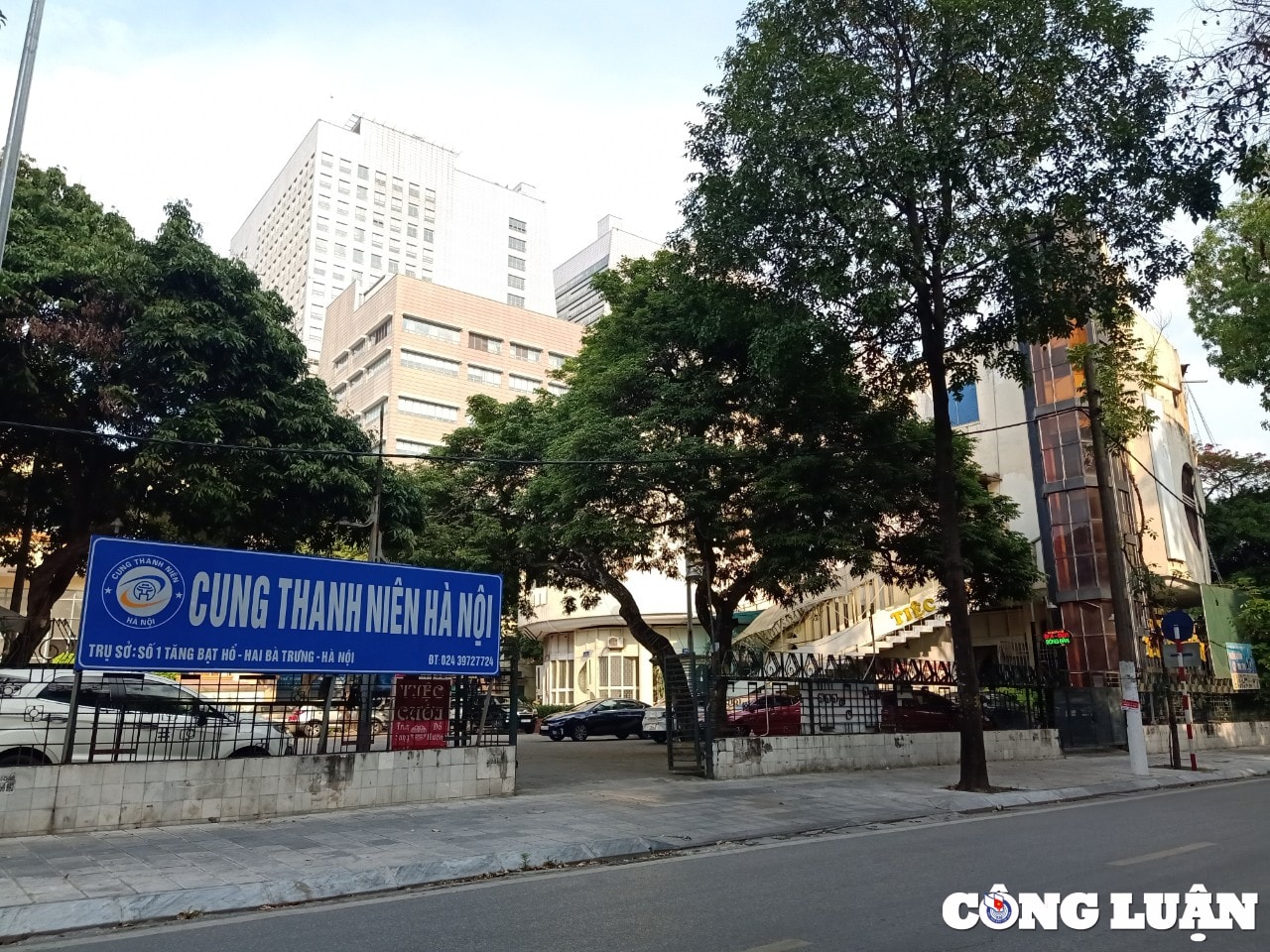 cung thanh nien ha noi cho xe dat vang de cho thue noi xuong cap nghiem trong hinh 1