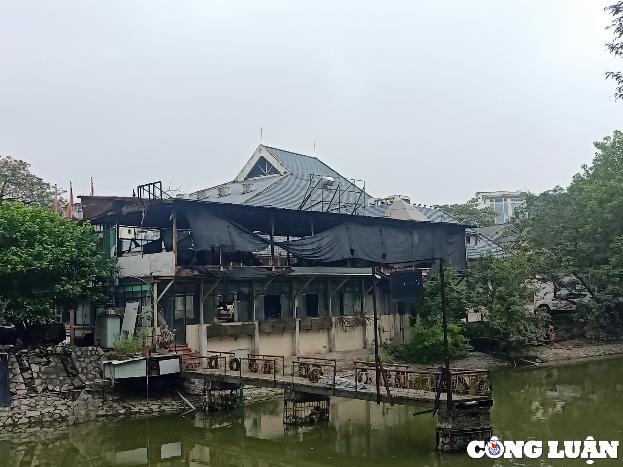 cung thanh nien ha noi cho xe dat vang de cho thue noi xuong cap nghiem trong hinh 11
