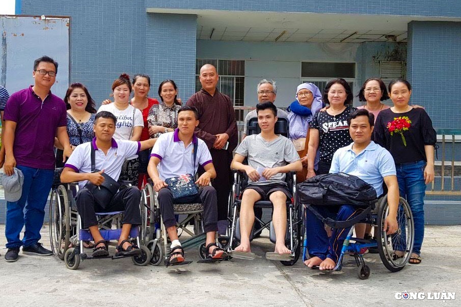 nha su hon 7 nam theo duoi hanh trinh trao doi chan cho nguoi khuyet tat hinh 14
