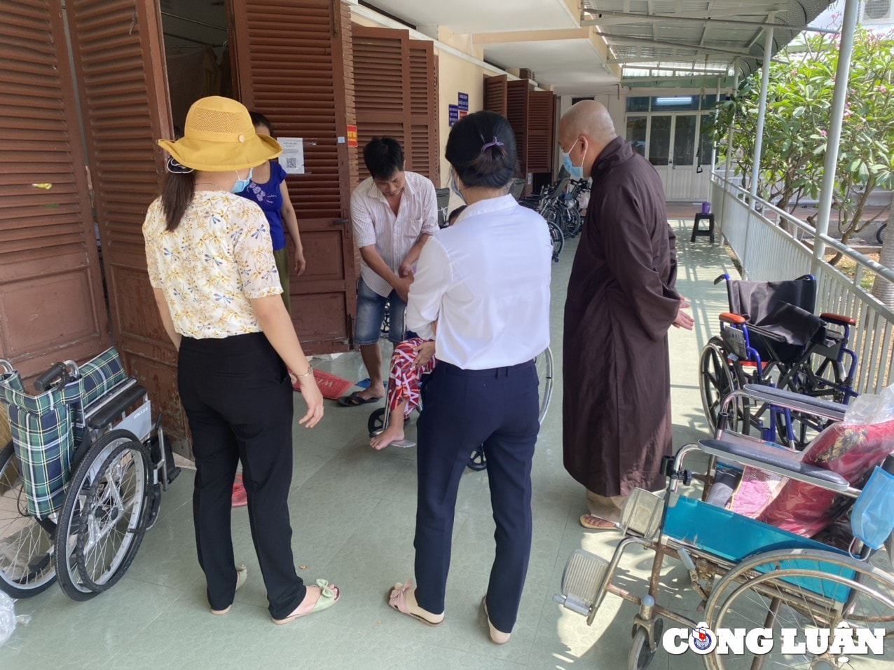 nha su hon 7 nam theo duoi hanh trinh trao doi chan cho nguoi khuyet tat hinh 15