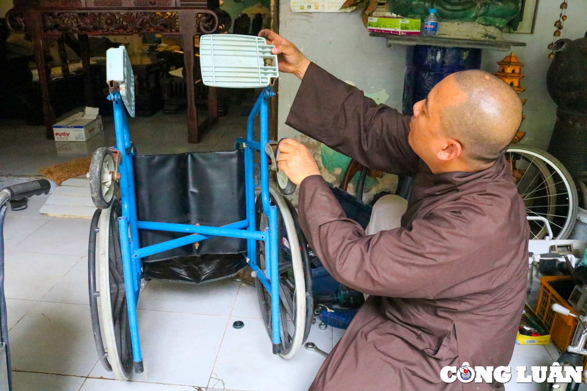 nha su hon 7 nam theo duoi hanh trinh trao doi chan cho nguoi khuyet tat hinh 10