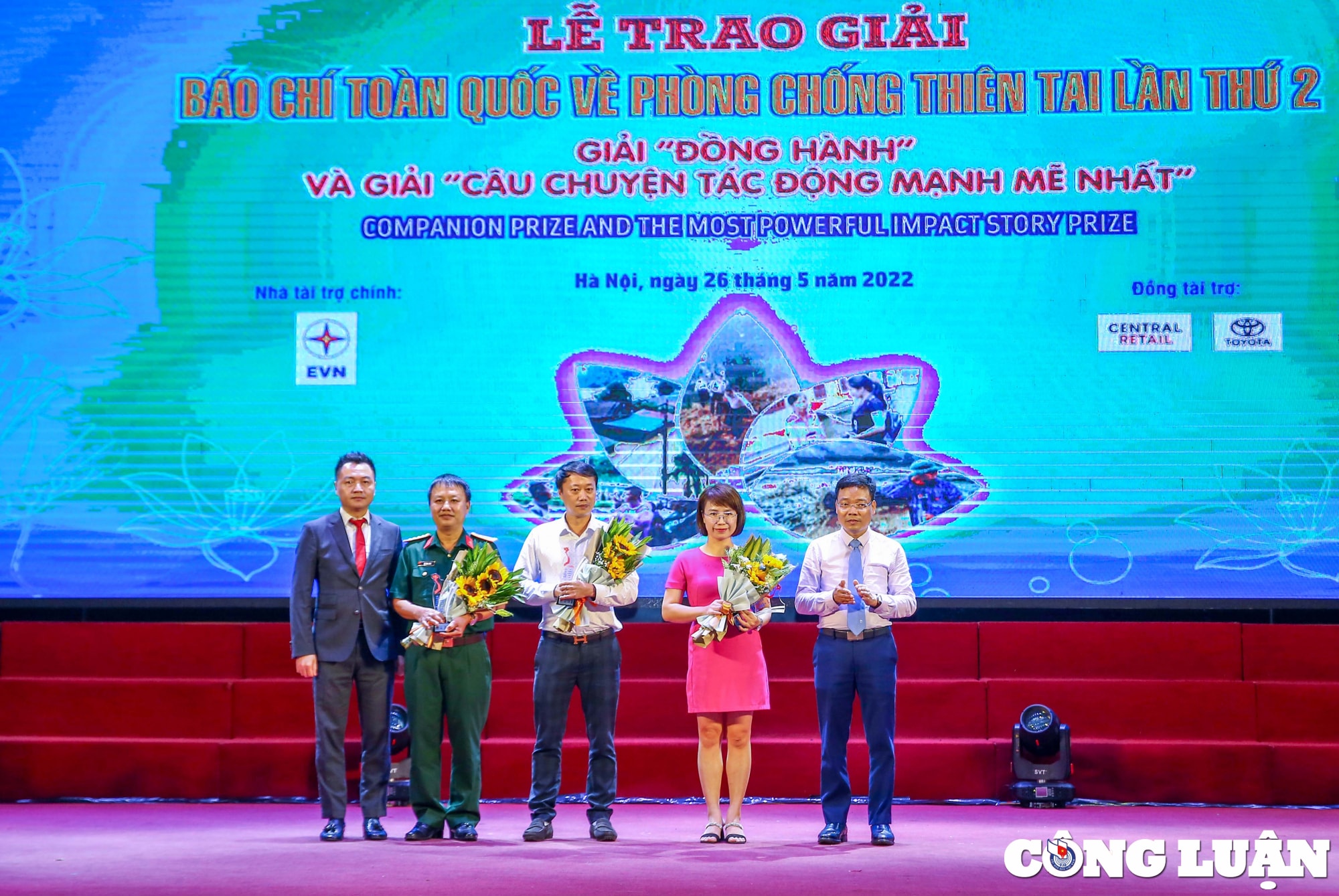 ton vinh cac tac pham phan anh chan thuc hien trang tac dong dien bien cua thien tai hinh 4