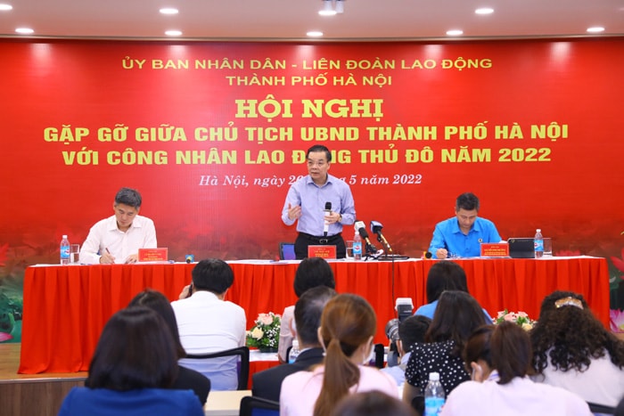 chu tich ubnd tp ha noi chia se voi nguoi lao dong khi gia xang dau tang cao hinh 1