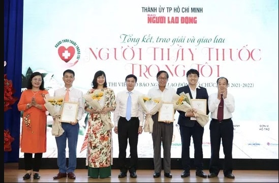 cuoc thi viet nguoi thay thuoc trong toi tri an luc luong xong pha tuyen dau chong dich hinh 1