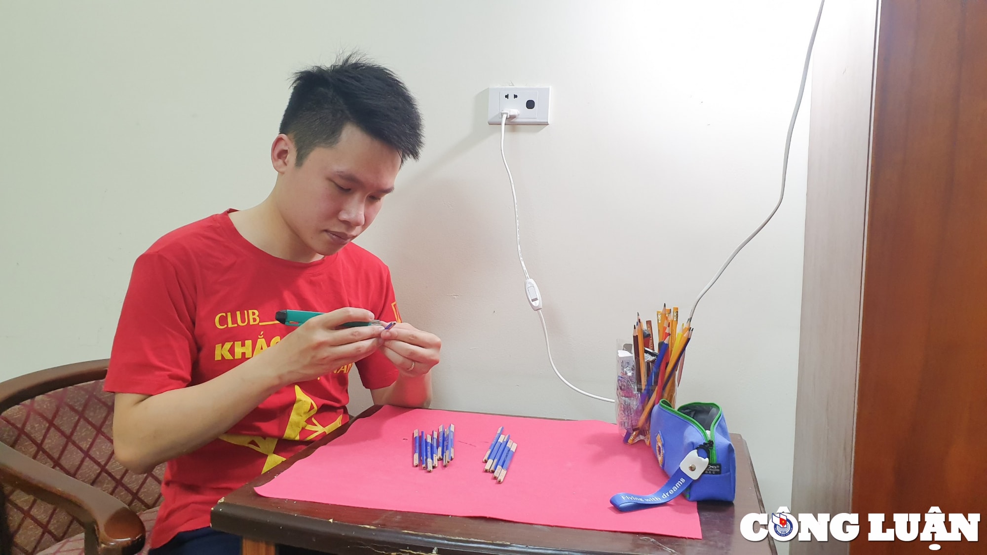 doc dao nghe thuat khac tren but chi cua chang trai 9x hinh 2