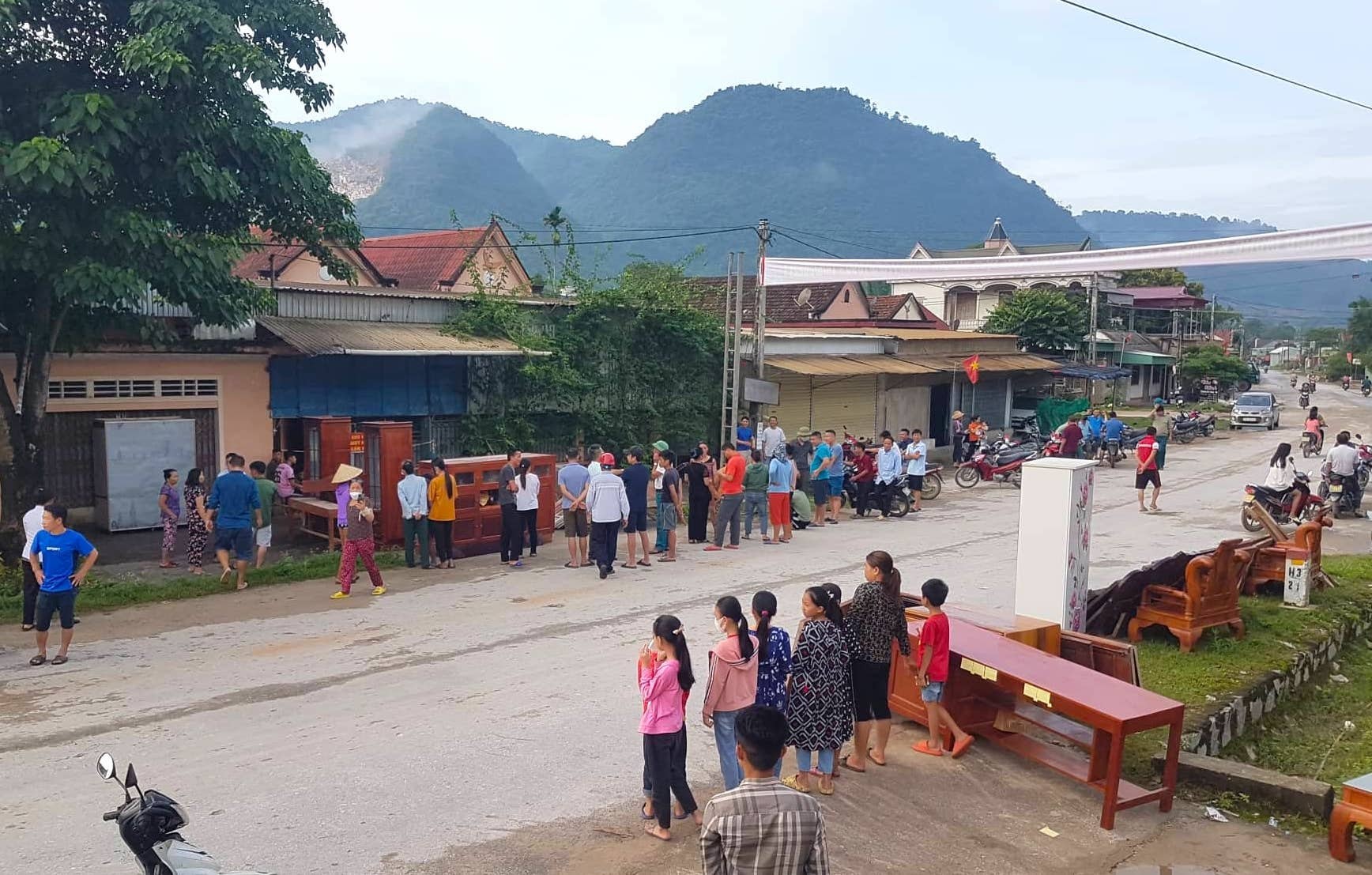 ho sut lun khung xuat hien duoi nen nha sau mot tieng no lon hinh 4