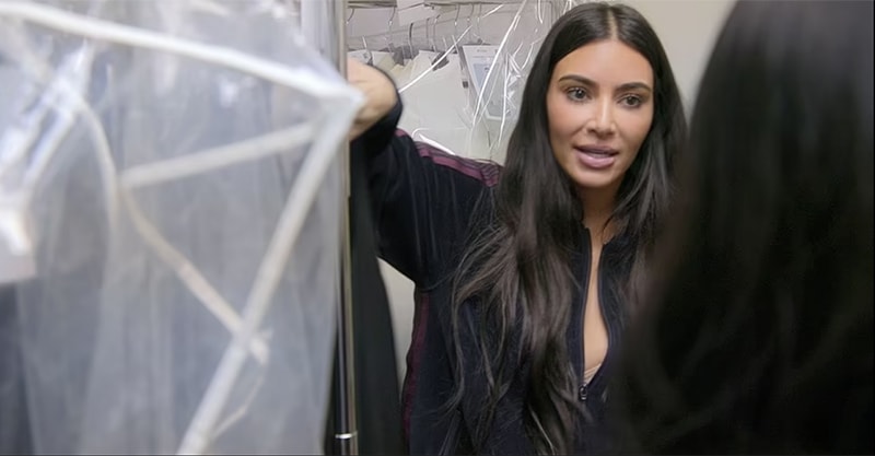 choang vang khi kim kardashian so huu nha kho chua 30000 mon do thoi trang hinh 2