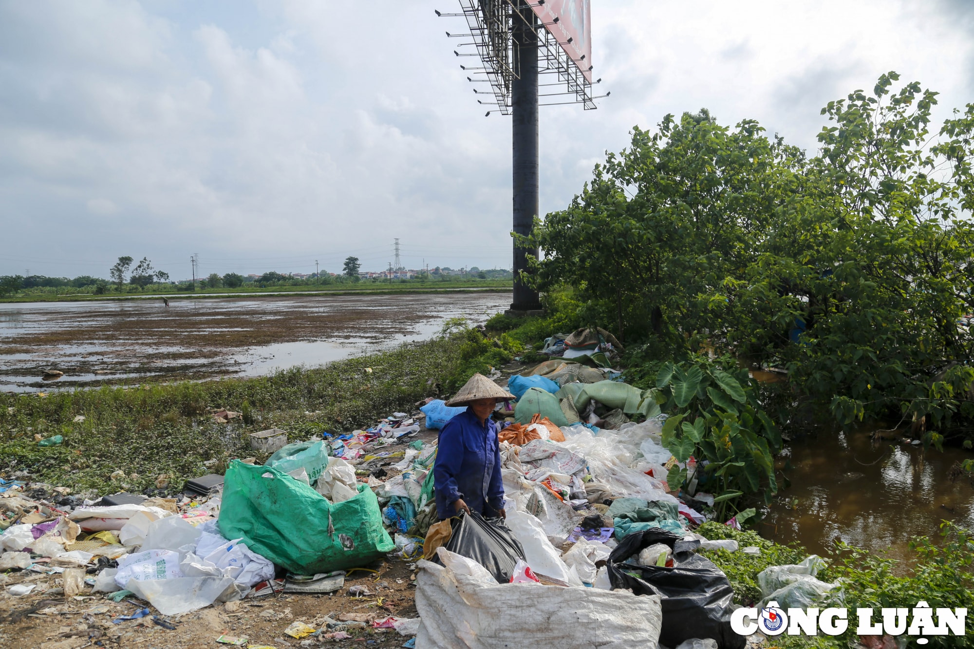 bai rac lo thien tai duong gom cao toc phap van cau gie gay o nhiem nhieu nguoi dan buc xuc hinh 6