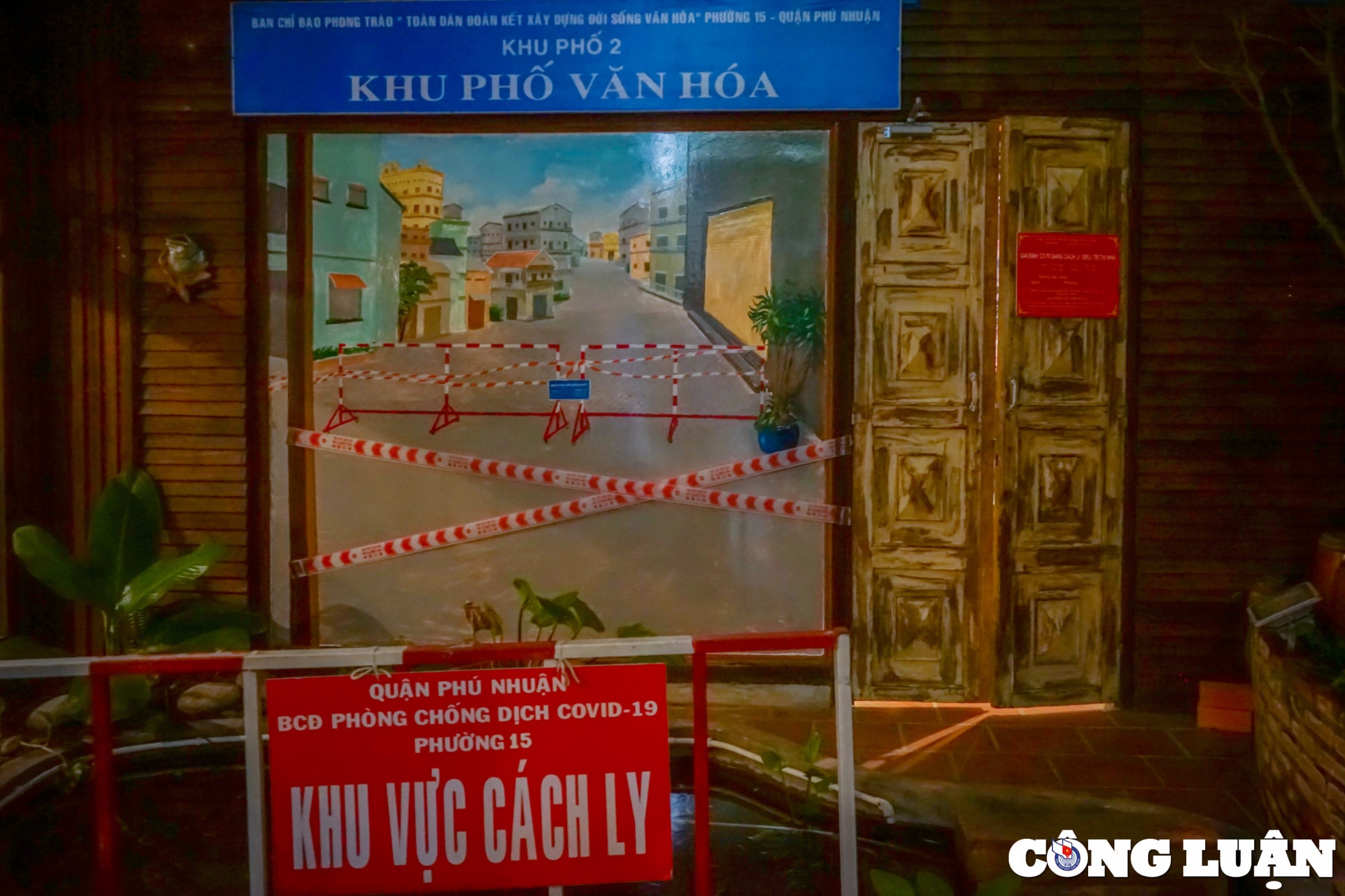 xuc dong voi hinh anh chong dich duoc tai hien du day tai quan ca phe o tp hcm hinh 1