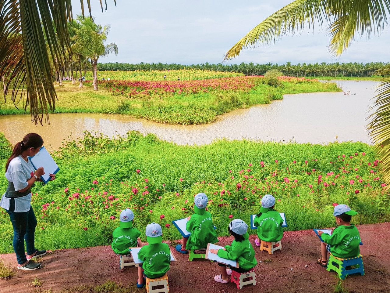 tre em pho thi vui tet thieu nhi trong do thi trieu cay xanh hinh 7