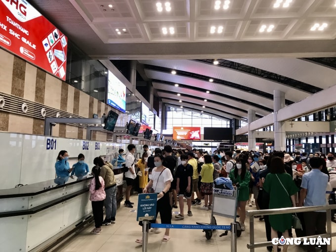 hanh khach di may bay dip cao diem du lich he can luu y nhung gi hinh 1