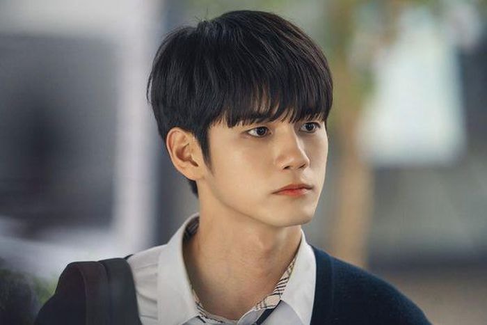 cuu thanh vien wanna one ong seong wu dong chinh trong co nang manh me 2 hinh 2