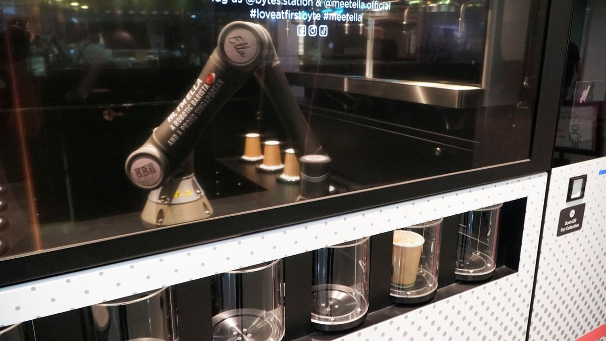 lao dong robot cua singapore lam du cac vi tri tu nhan vien pha che den thanh tra vien hinh 1