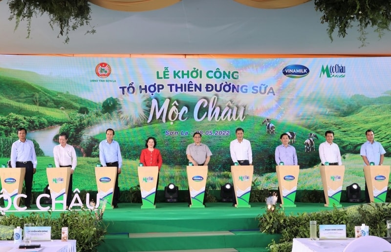 moc chau milk va vinamilk chinh thuc ra mat va khoi cong du an to hop thien duong sua moc chau hinh 1