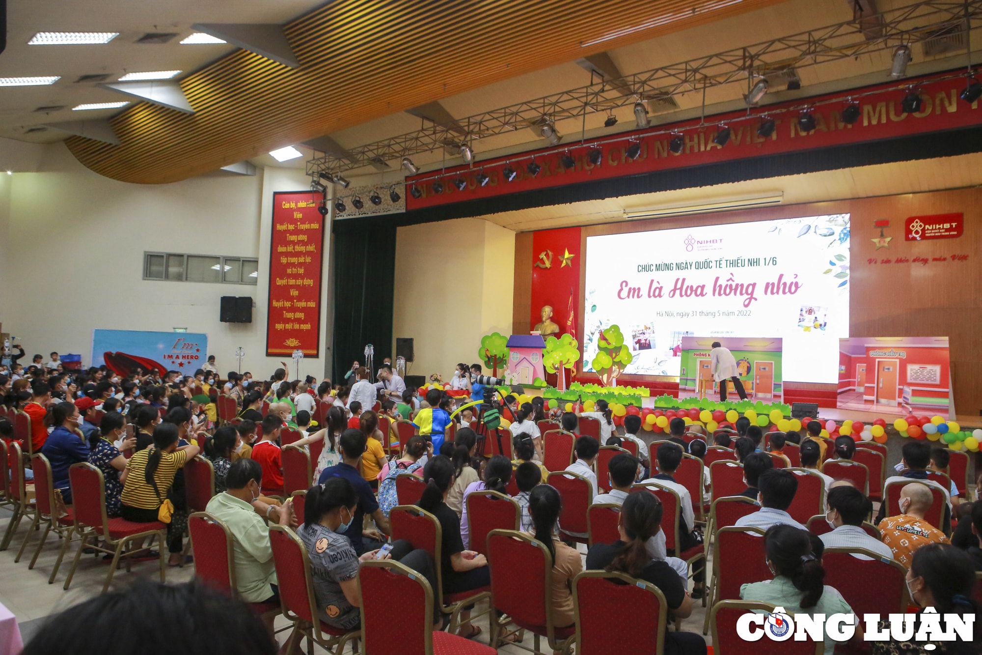 am ap tet thieu nhi den som tai vien huyet hoc truyen mau tw hinh 1