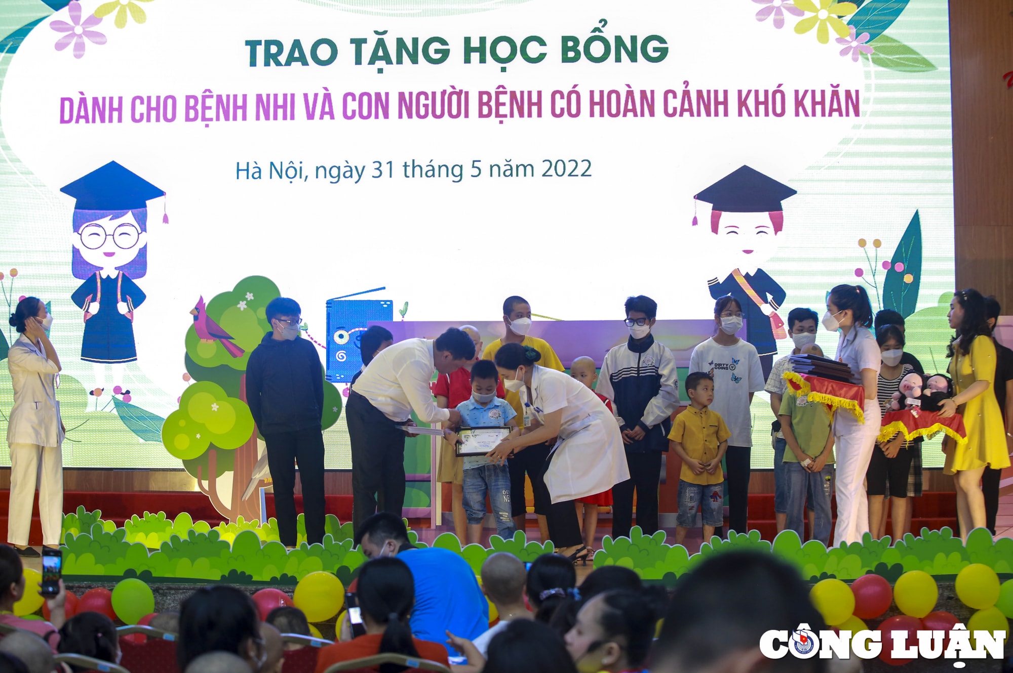 am ap tet thieu nhi den som tai vien huyet hoc truyen mau tw hinh 14