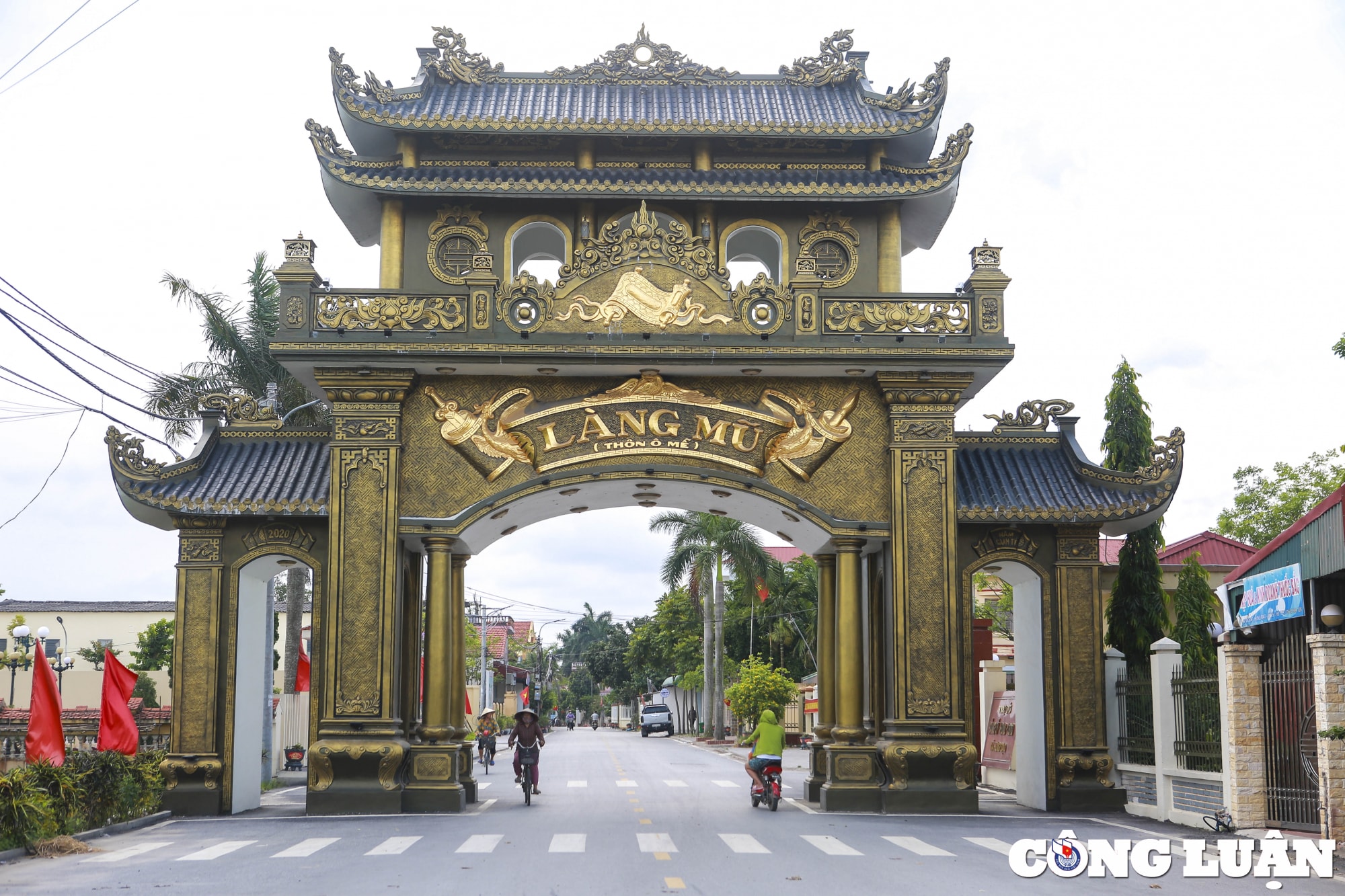 can canh cong vien cua dai gia buon lon co truc thang du thuyen tuong dat vang hinh 16