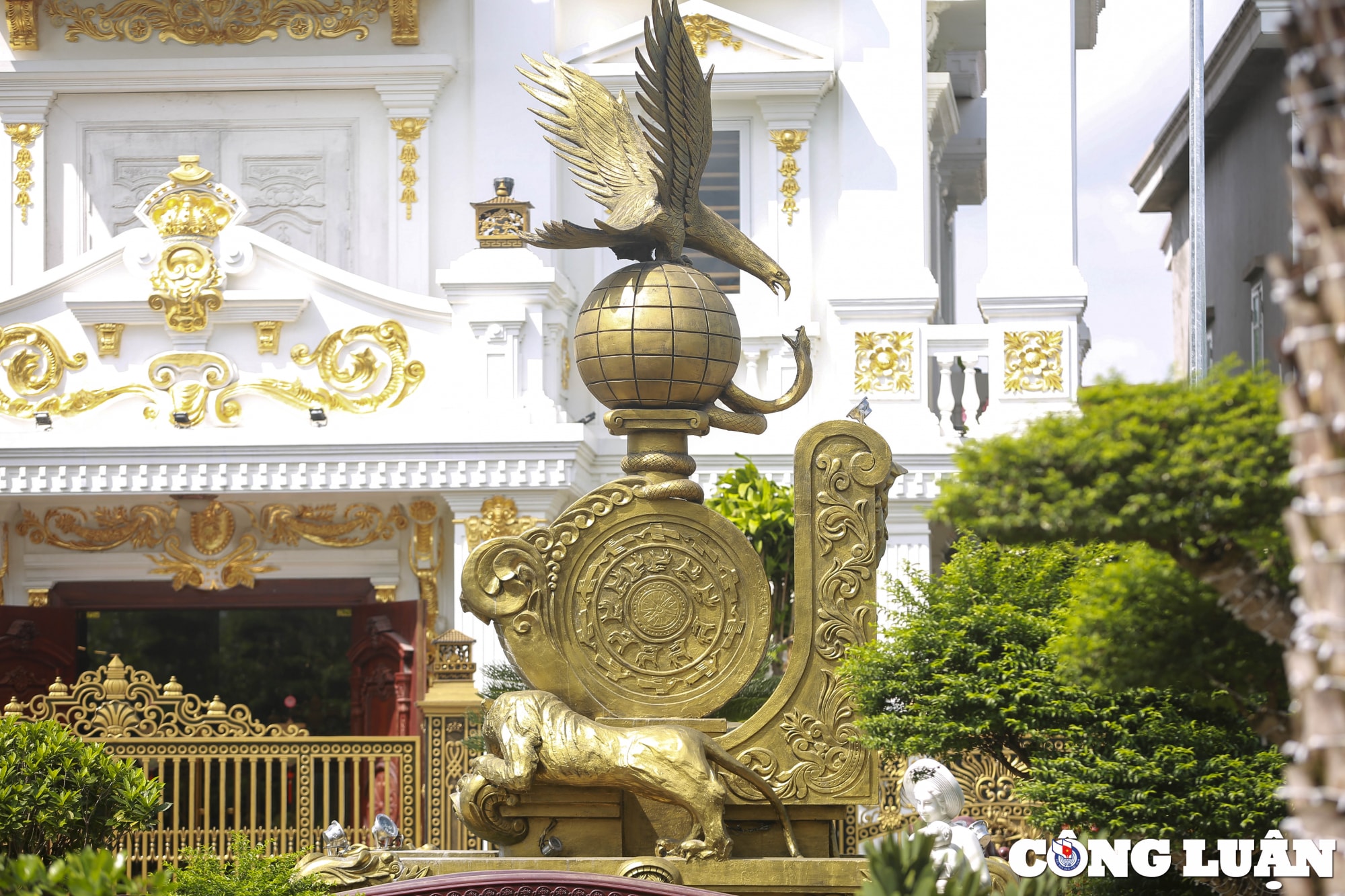 can canh cong vien cua dai gia buon lon co truc thang du thuyen tuong dat vang hinh 7