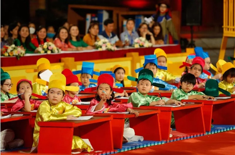 50 trang nguyen nhi dua tai tai van mieu  quoc tu giam hinh 4