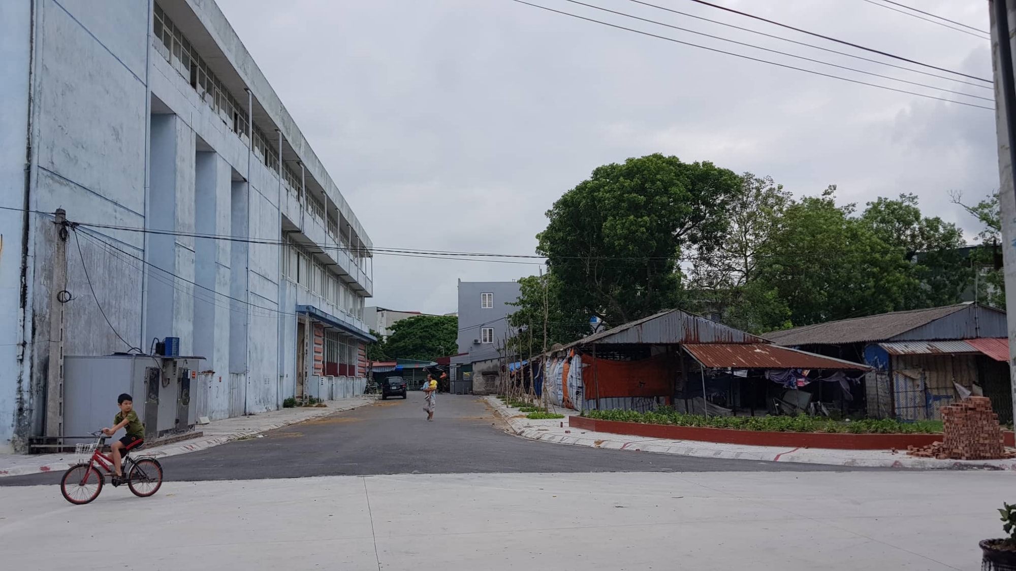 hai duong trung tam thuong mai va sieu thi cho cuoi dau tu hang chuc ty roi bo hoang hinh 4