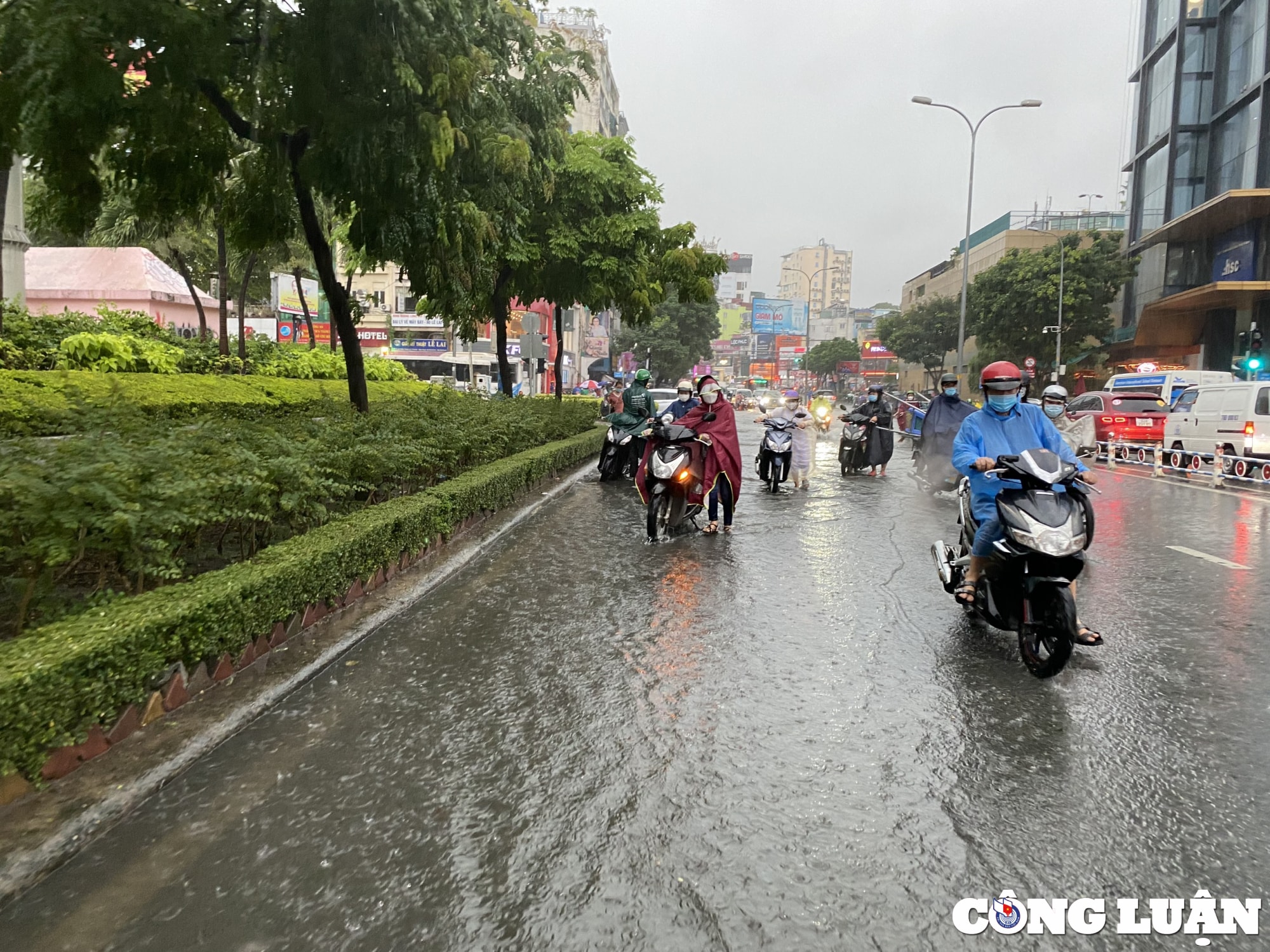 mua lon nhieu gio duong sa trung tam tp hcm ngap nang nuoc chay xiet hinh 7