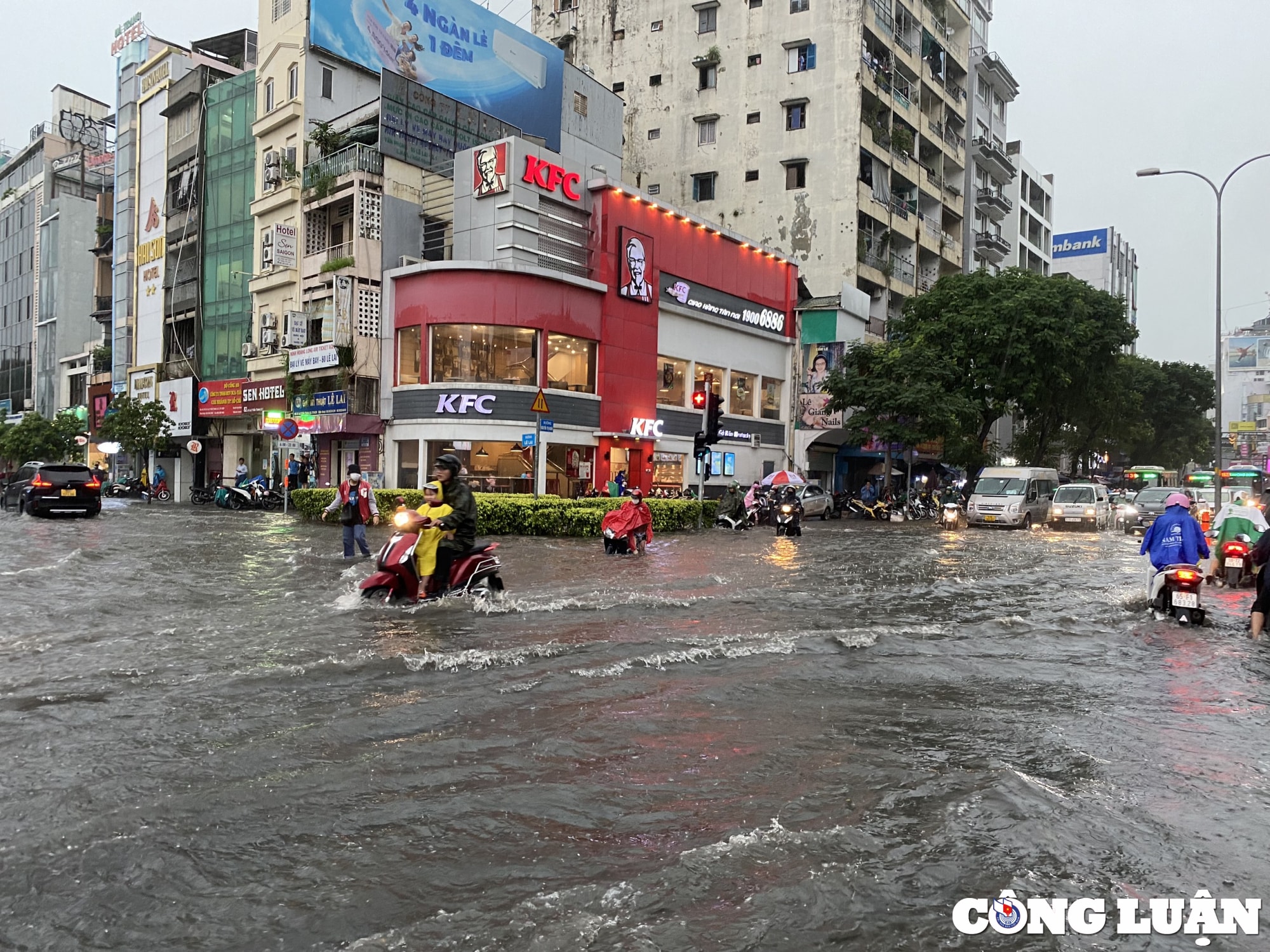 mua lon nhieu gio duong sa trung tam tp hcm ngap nang nuoc chay xiet hinh 3