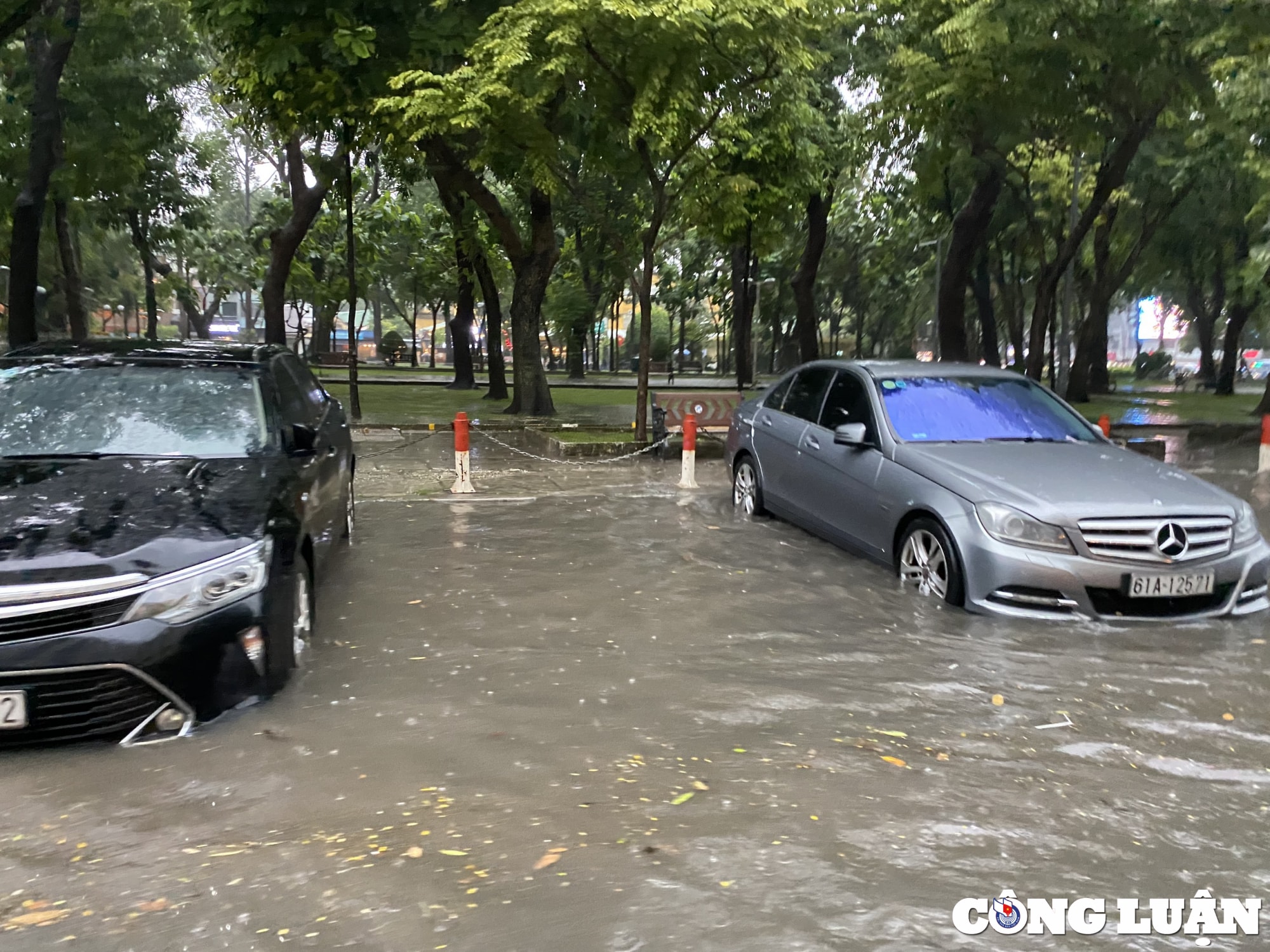 mua lon nhieu gio duong sa trung tam tp hcm ngap nang nuoc chay xiet hinh 9