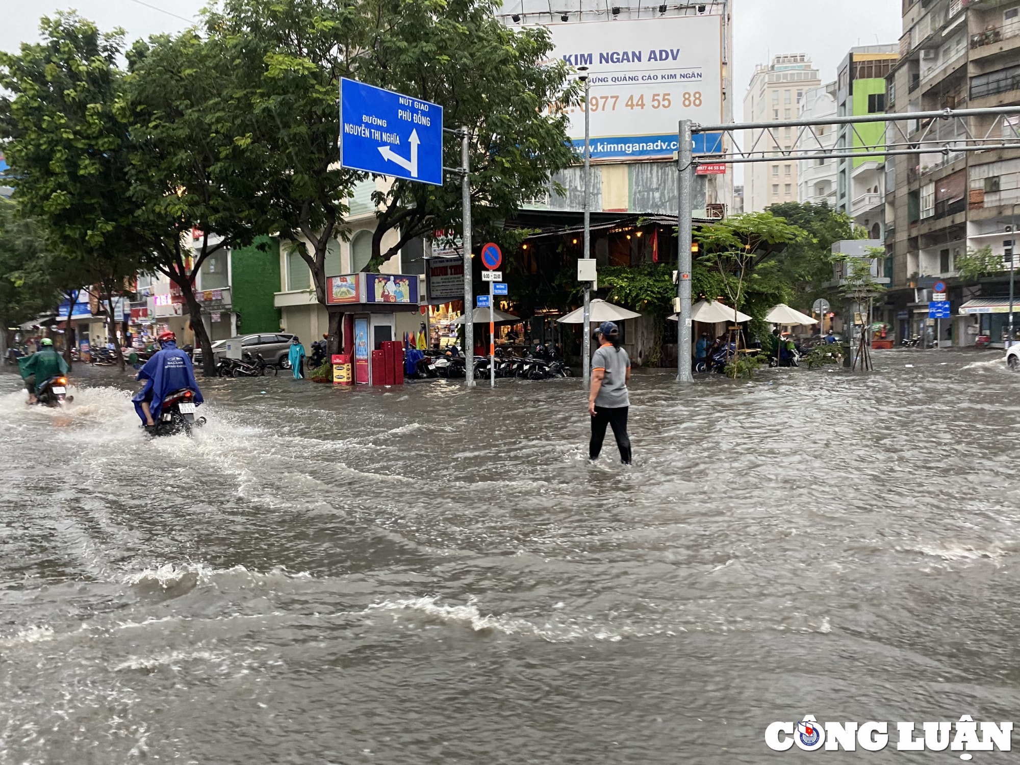 mua lon nhieu gio duong sa trung tam tp hcm ngap nang nuoc chay xiet hinh 12