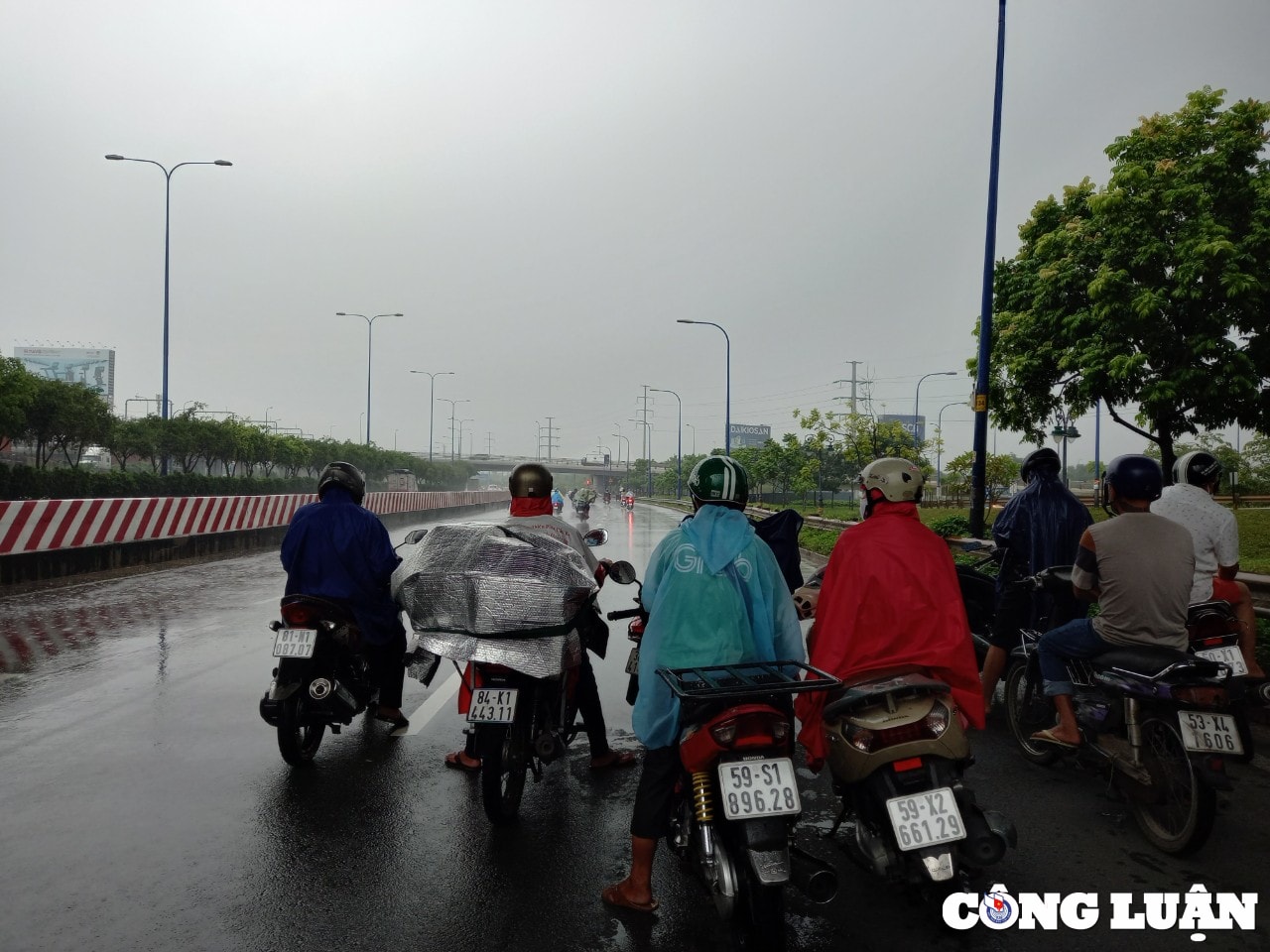 mua lon nhieu gio duong sa trung tam tp hcm ngap nang nuoc chay xiet hinh 2