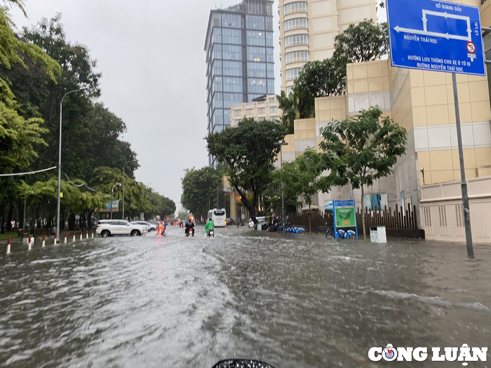 mua lon nhieu gio duong sa trung tam tp hcm ngap nang nuoc chay xiet hinh 15