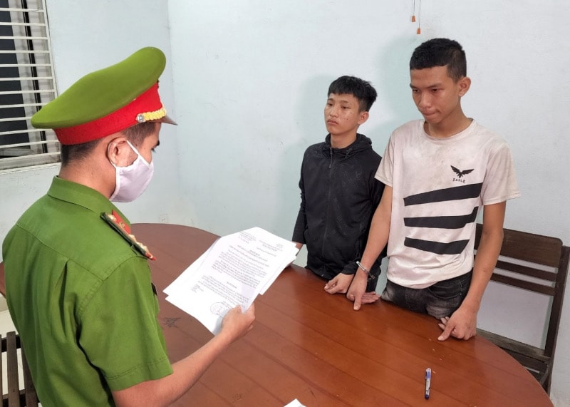 mau thuan o quan internet hai thieu nien chem nguoi nhu trong game hinh 1