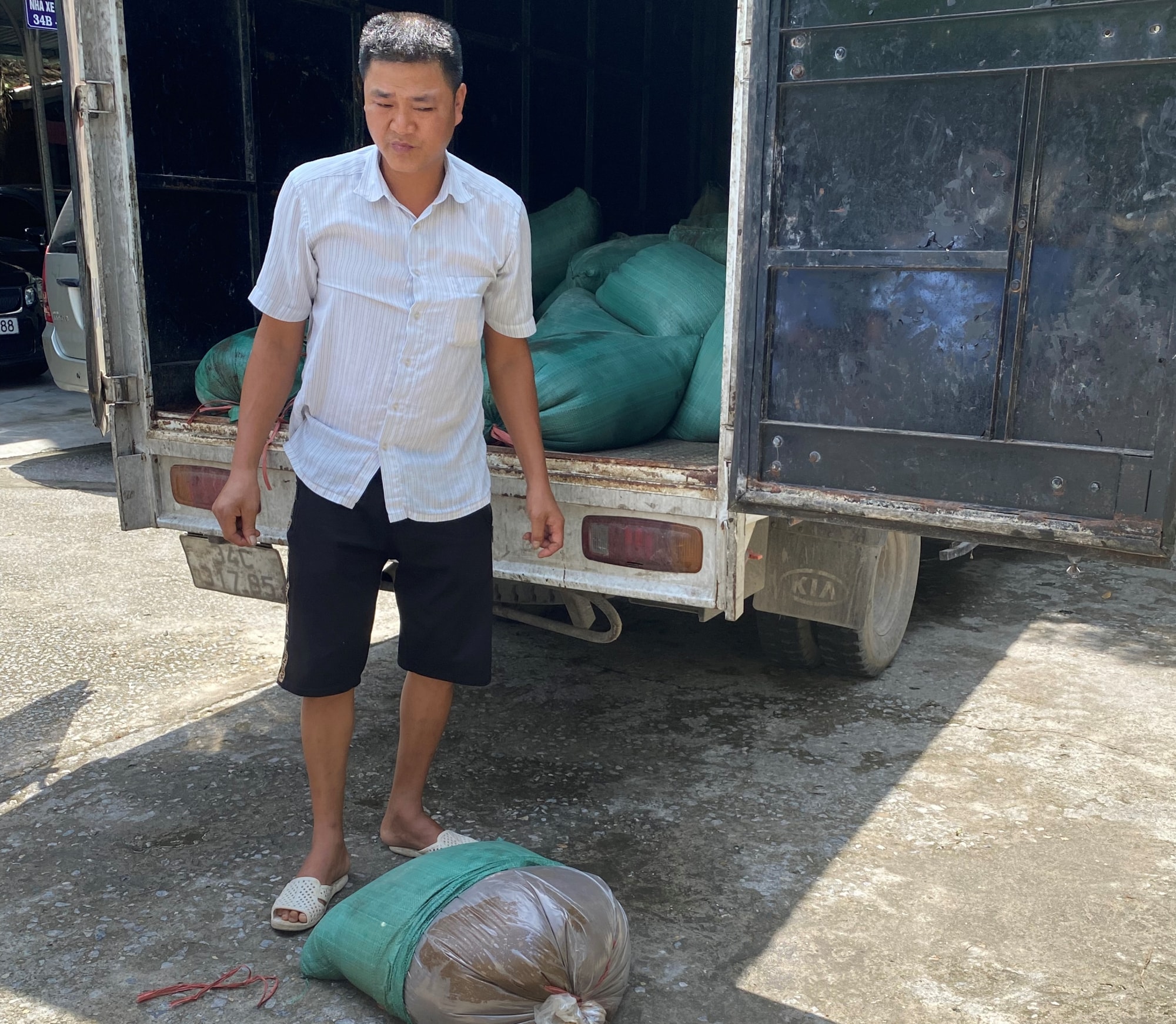 hai duong bat qua tang 2 tan mo long boc mui hoi thoi duoc dung che bien thuc pham hinh 2