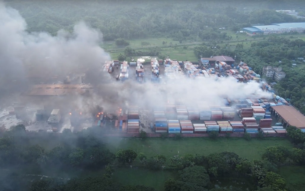 linh cuu hoa van lam viec de dap tat vu chay container khien 49 nguoi chet o bangladesh hinh 2