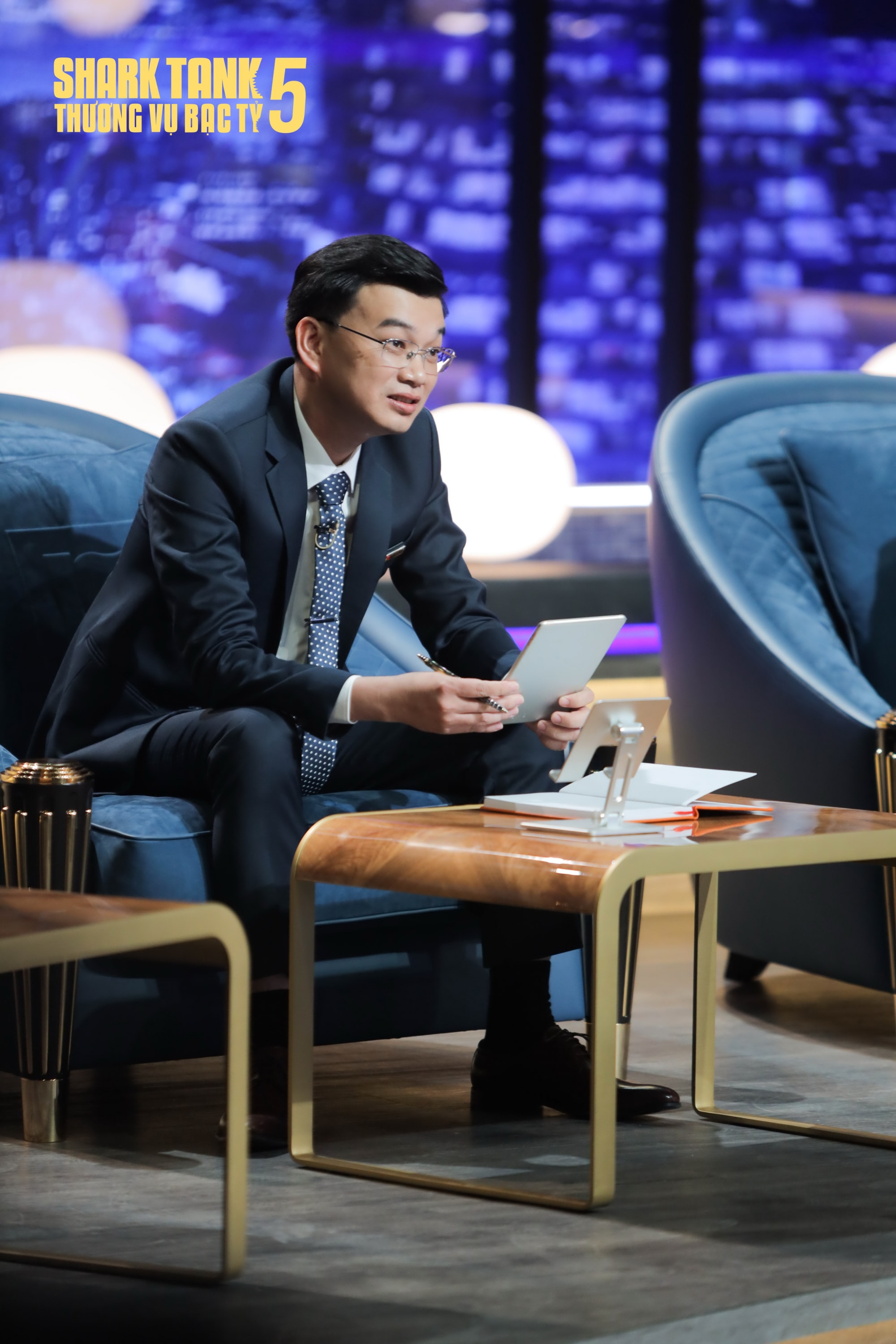 shark tank 5 tap 1 cuoc dau tay doi cua shark hung anh va shark hung gianh deal jungle boss hinh 1