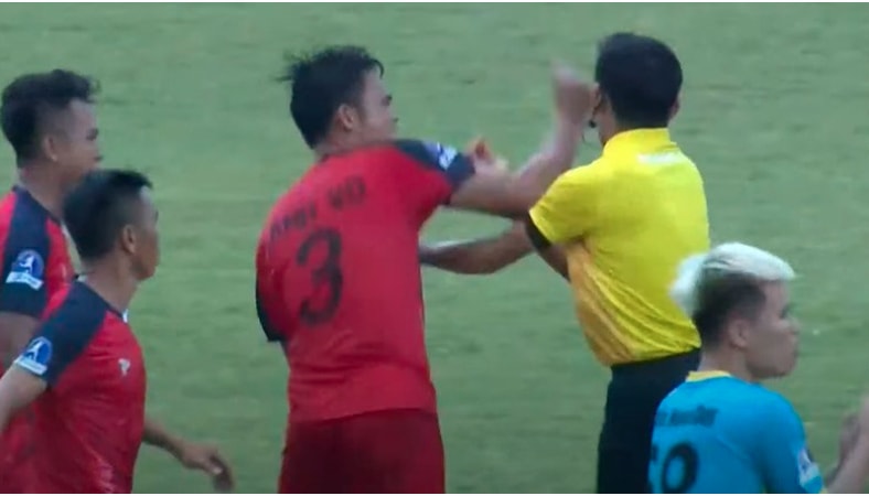 cau thu ngo anh vu dam thang mat trong tai phai nhan an phat ra sao hinh 1