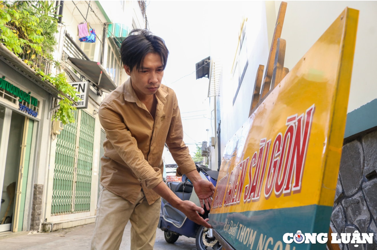 luu giu hoi uc sai gon xua qua bang hieu ve tay cua chang trai 8x hinh 1