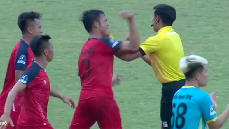 cau thu ngo anh vu dam thang mat trong tai phai nhan an phat ra sao hinh 2