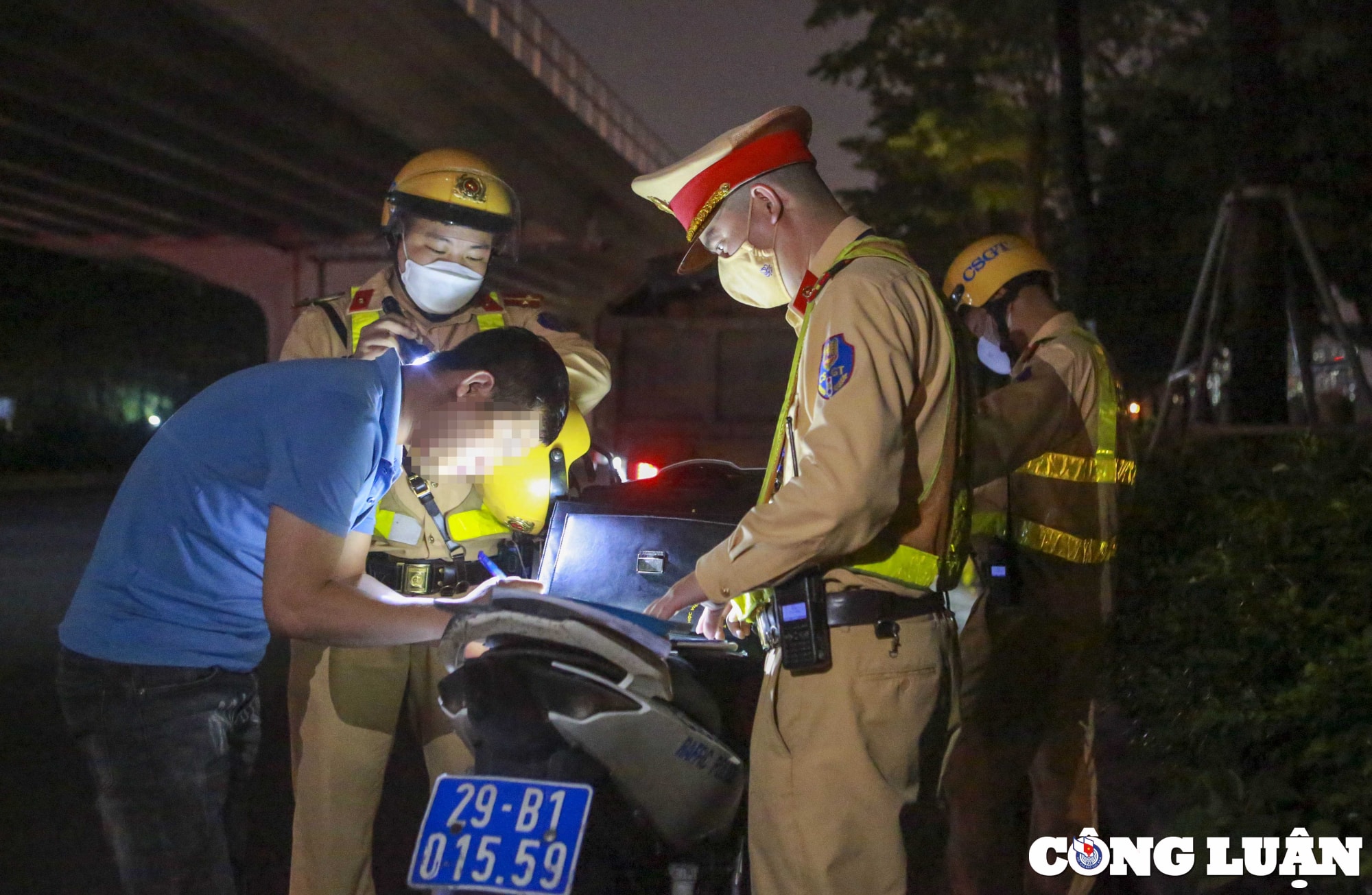 ha noi phat 3 trieu dong moi truong hop lai xe lam roi vai dat cat ra duong hinh 4