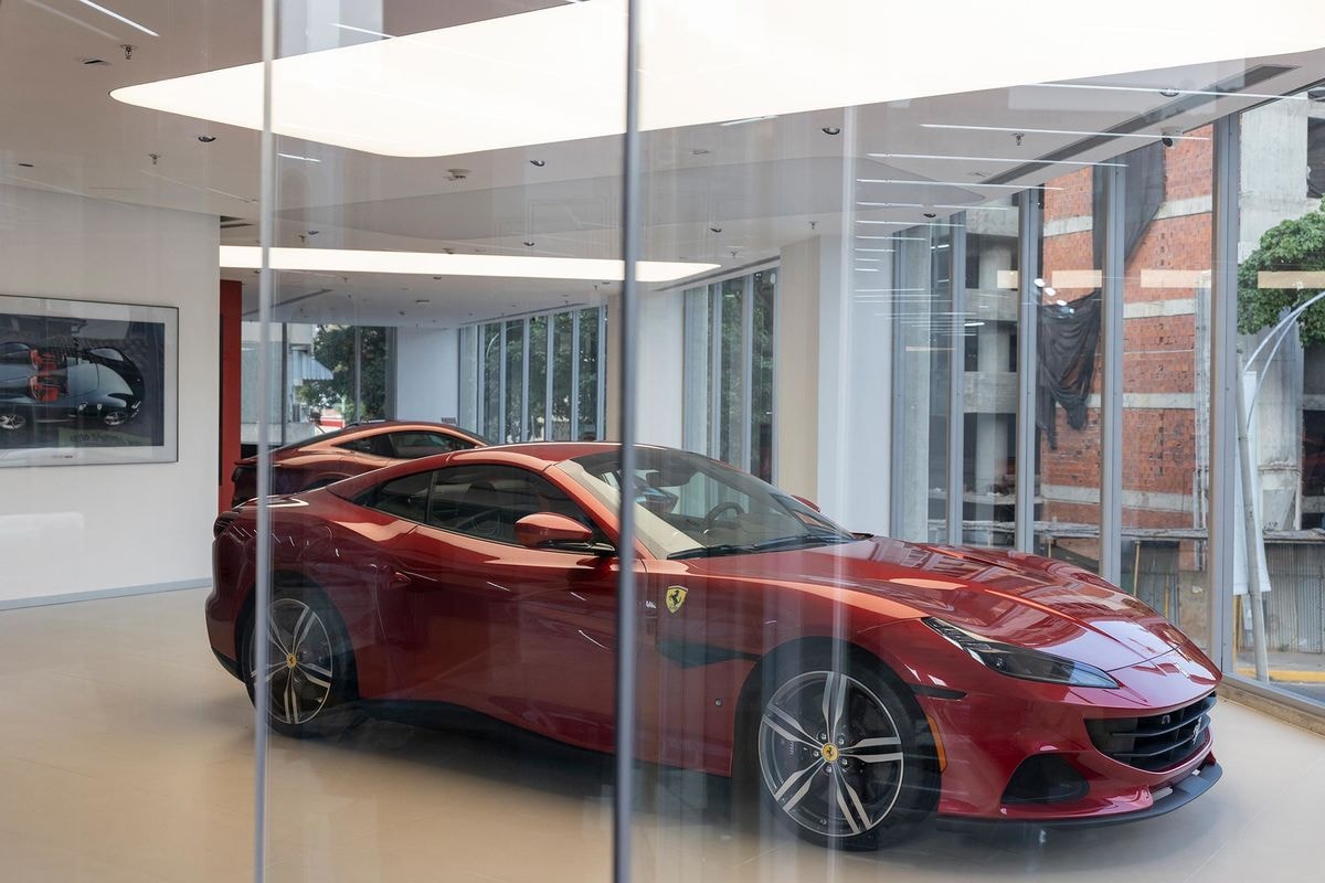 tu diem cho nha giau venezuela co xe ferrari 200000 usd va song bac nhon nhip hinh 1