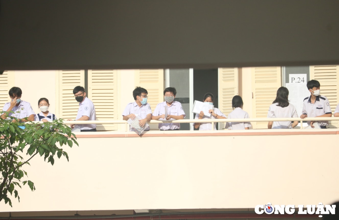 hon 92700 hoc sinh lop 9 o tp hcm hoi hop tranh suat vao lop 10 hinh 11