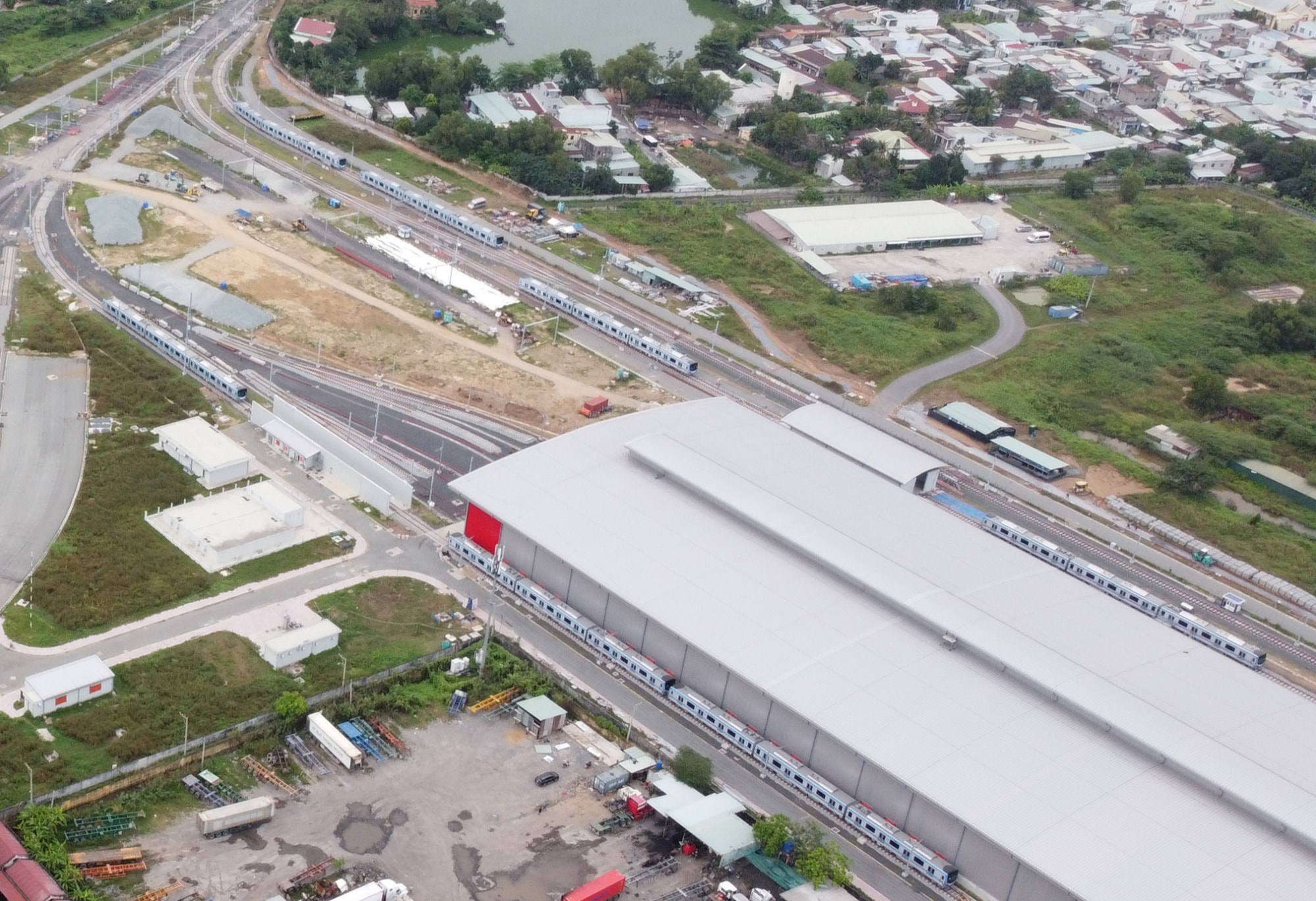 xac minh cac doan tau metro so 1 bi ve bay trong depot long binh hinh 2