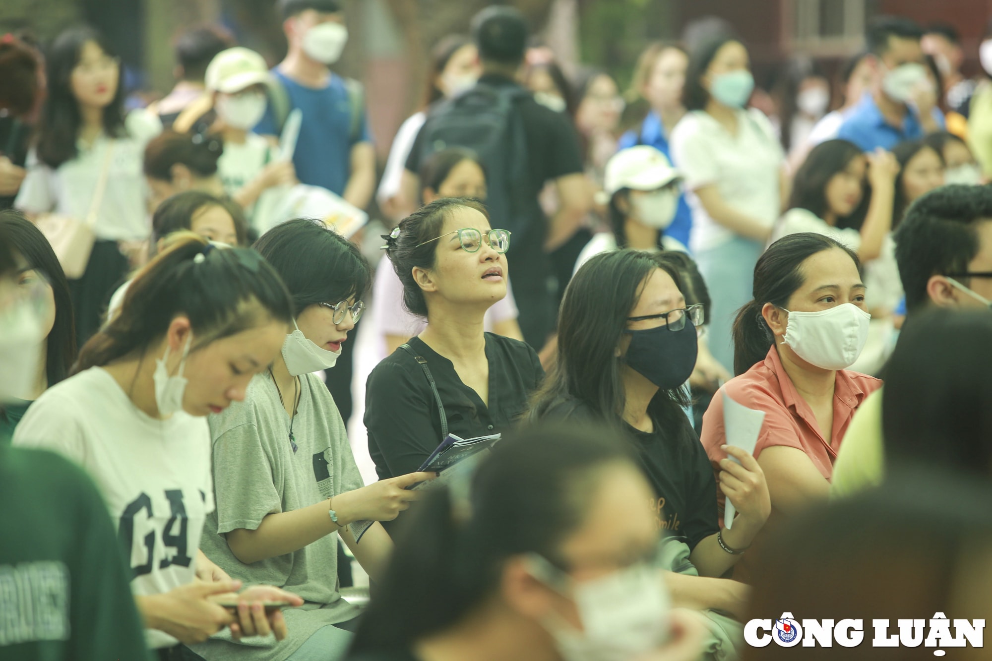 ha noi dong dao phu huynh hoc sinh den ngay hoi tu van tuyen sinh huong nghiep hinh 2